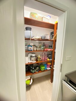 NA PREDAJ: 5-izbový rodinný bungalov 4 km od Senca - 7