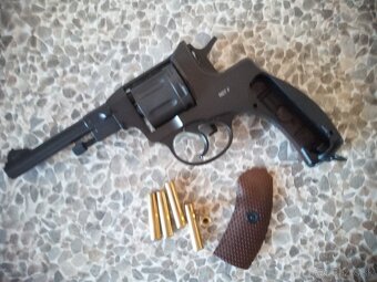 Vzduchový revolver CO2 - 7