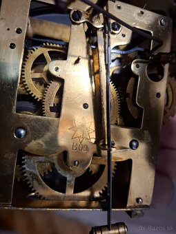 Predám funkčné starožitné nástenné hodiny Junghans zdobené s - 7