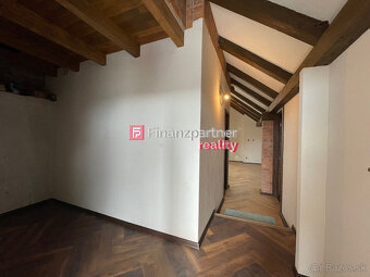 Nadštandartný podkrovný app byt s vytahom na Hlavnej ulici ( - 7