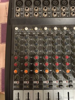 Power mix BEHRINGER PM4000 - 7