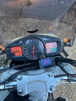Suzuki GSR 600 - 7