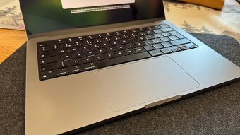 Macbook Pro M2 Pro 14”, 16GB RAM, 512GB SSD - 7