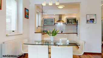 Na predaj: Moderný 5-izbový rodinný dom s bazénom, záhradou  - 7