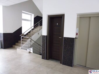MASARYKOVA: VOĽNÉ NEBYTOVÉ priestory s UMÝVADLOM cca 23 m2 - - 7