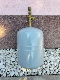 Expanzna nádoba Buderus Logafix 50/1,5 a 25/1,5 - 7