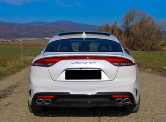 Kia Stinger GT 3.3 V6 T-GDI AWD - 7