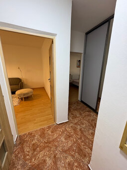 Kompletne zariadený 2-izbový byt Tilgnerova komplet 800,-Eu - 7