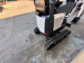 Predám minibager zn. Bobcat E 10 Z - 7