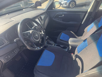 Kia Carens 1.7 CRDi 7DCT Zlatá edícia - 7