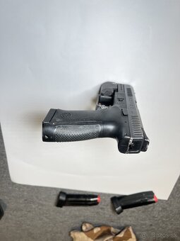 CZ P10C - 7