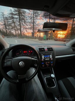Predám Volkswagen golf 5 1.6 - 7