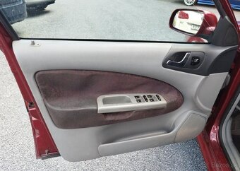 Škoda Octavia 1,6 i LPG benzín manuál 74 kw - 7