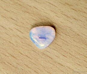 1,1 ct krištáľový opál, fialovo-zelená hra farieb, Austrália - 7