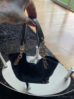 Michael Kors čierna kožená kabelka - 7