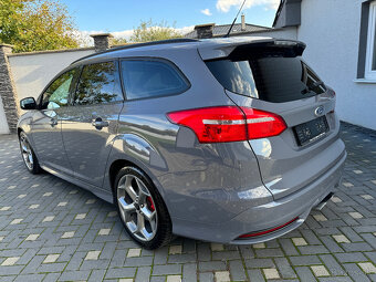 Ford Focus Kombi 2.0 ST Edition Swiss 250PS - 7