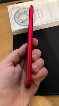 Apple iphone SE 2020 128GB Red - cerveny - 7