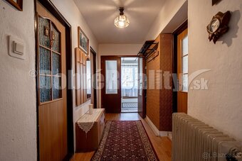 REZERVOVANÝ: Rodinný dom na rekonštrukciu, 147 m2, Beňuš, ok - 7