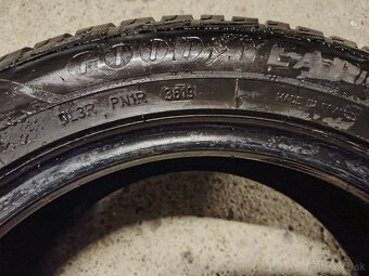 Predám Zimné pneu 215/55R17 98W - 7
