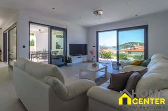 NA PREDAJ novopostavená vila s bazénom /280 m² / Dalmátsko,  - 7