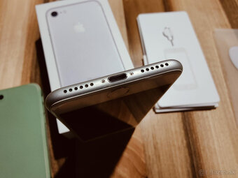 iPhone 7 silver - komplet balenie - 7