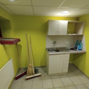 Na prenájom komerčný priestor v centre Galanty - 7