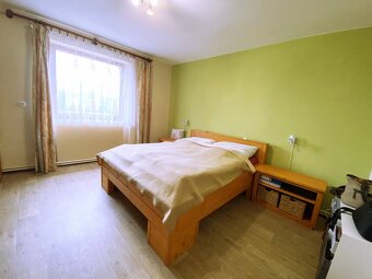 7 izbový rodinný dom s garážou,pozemok 730 m2 v obci Slatina - 7