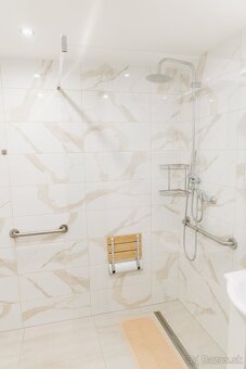 Priestranný rodinný dom s 2 bytovými jednotkami - Námestovo - 7