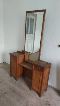 Starý toaletný stolík - 7