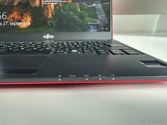 Fujitsu LifeBook U938 červený ultrabook Win 11 - 7