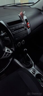 Mitsubishi Outlander  4x4 - 7