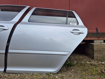 Predám dvere na Škoda Octavia II 2 kód farby 9156 strieborné - 7
