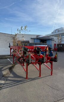 Podávaci stoly pro štípací automaty - 7