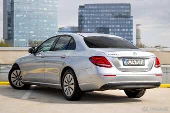Mercedes-Benz E trieda Sedan 220 d 4MATIC A/T - 7