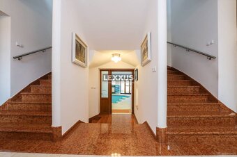 | EXKLUZÍVNE rodinné sídlo s vnútorným bazénom, obec MiIosla - 7