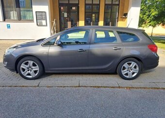 Opel Astra 1,4 i Sports Tourer benzín manuál 88 kw - 7
