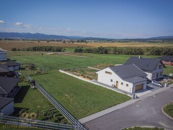 Stavebný pozemok s kompletnými sieťami v krásnej lokalite - 7