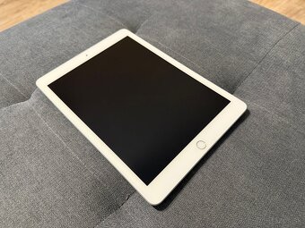 iPad 6.gen, 32GB Silver - 7