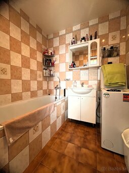 Slnečný, veľký 3 izbový byt s balkónom, Okružná ul., Levice - 7
