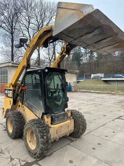 Smykový nakladač CAT 246D - 7