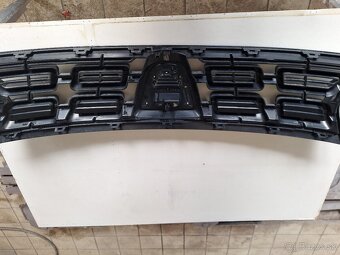Dacia Duster predná maska original - 7