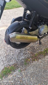 Aprilia SR MAX 125 ie - 7