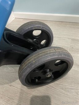 Funny wheels odrážadlo s prilbou Oxelo - 7