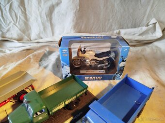 Modely - 7