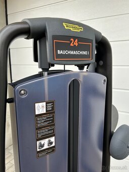 Stroj na brucho Technogym Selection Black Edition - 7