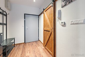 MODERNÝ DIZAJNOVO RIEŠENÝ 1i BYT S VEĽKOU LOGGIOU - 7