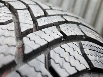 Zimné pneumatiky Bridgestone - 215/65 r17 - 7
