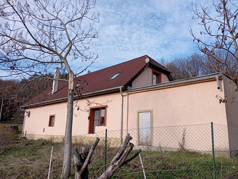 Vidiecka usadlosť po rekonštrukcii v obci Uhliská - 5993 m2 - 7