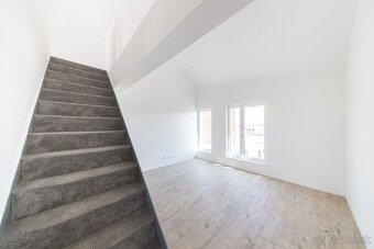 REZERVOVANÝ - MIKELSSEN - Na predaj priestranný 3 izbový byt - 7