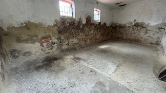Ponúkame na predaj garáž/skladové priestory v meste Kremnica - 7